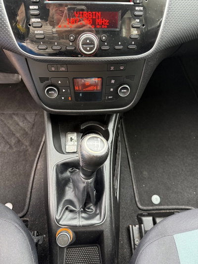 Fiat Punto Evo 1.3 Mjt 95 CV DPF 5 porte S&S Dualogic Emotion (10)