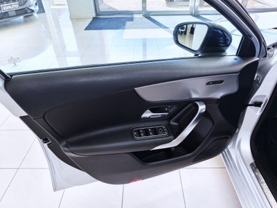Mercedes-Benz Classe A 180 d Automatic Sport (10)