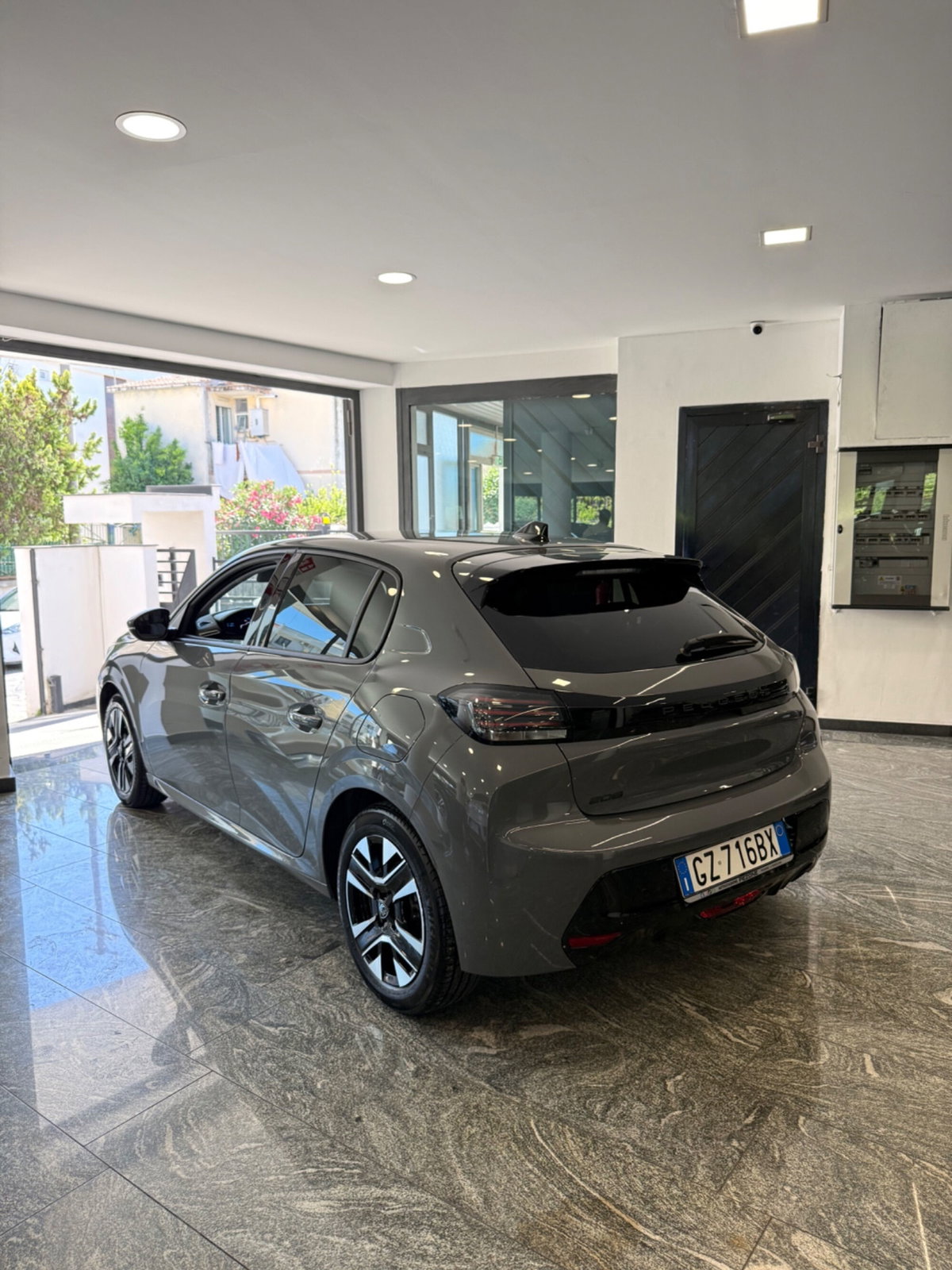 Peugeot 208 PureTech 100 Stop&Start 5 porte Allure (2)