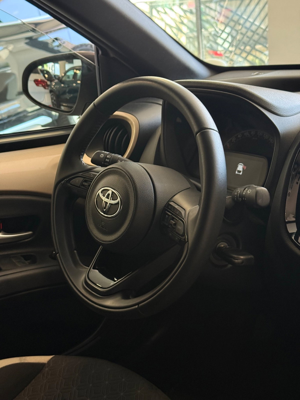 Toyota Aygo X 1.0 VVT-i 72 CV 5 porte Limited Air (10)