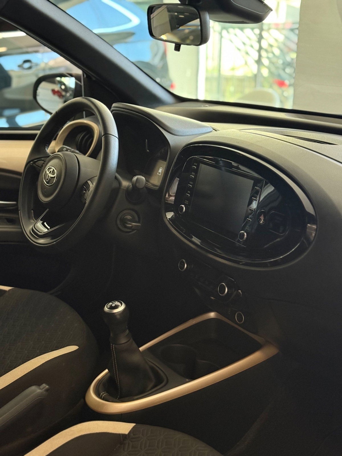 Toyota Aygo X 1.0 VVT-i 72 CV 5 porte Limited Air (12)