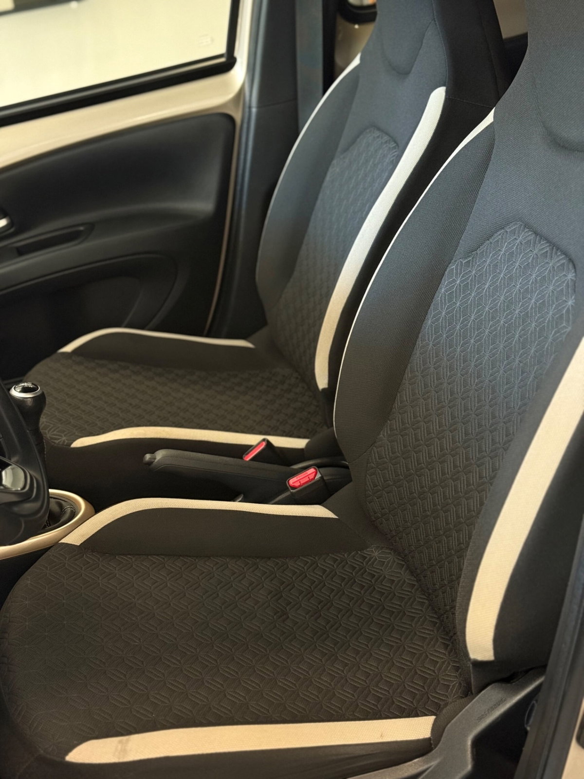 Toyota Aygo X 1.0 VVT-i 72 CV 5 porte Limited Air (8)