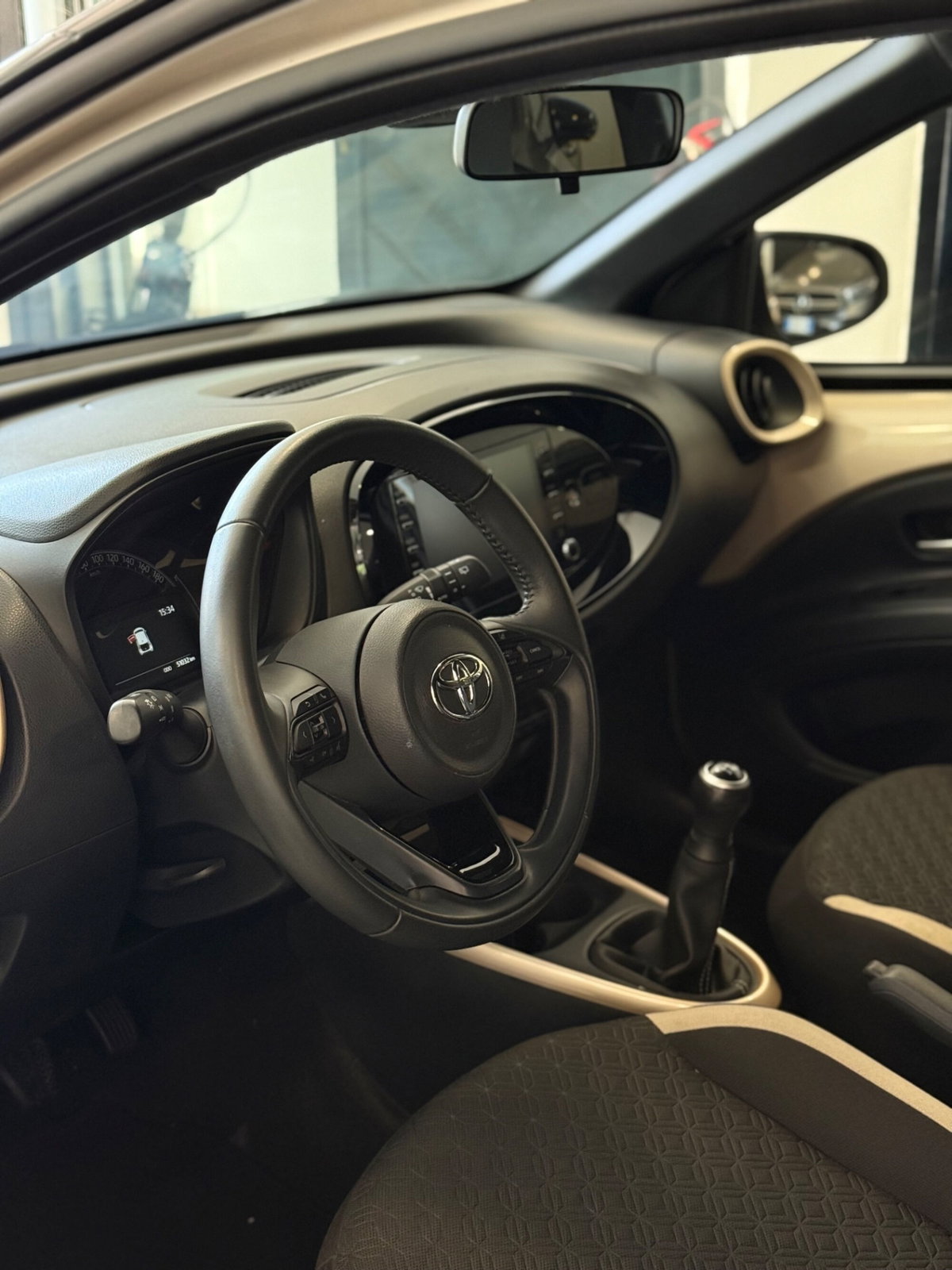Toyota Aygo X 1.0 VVT-i 72 CV 5 porte Limited Air (9)