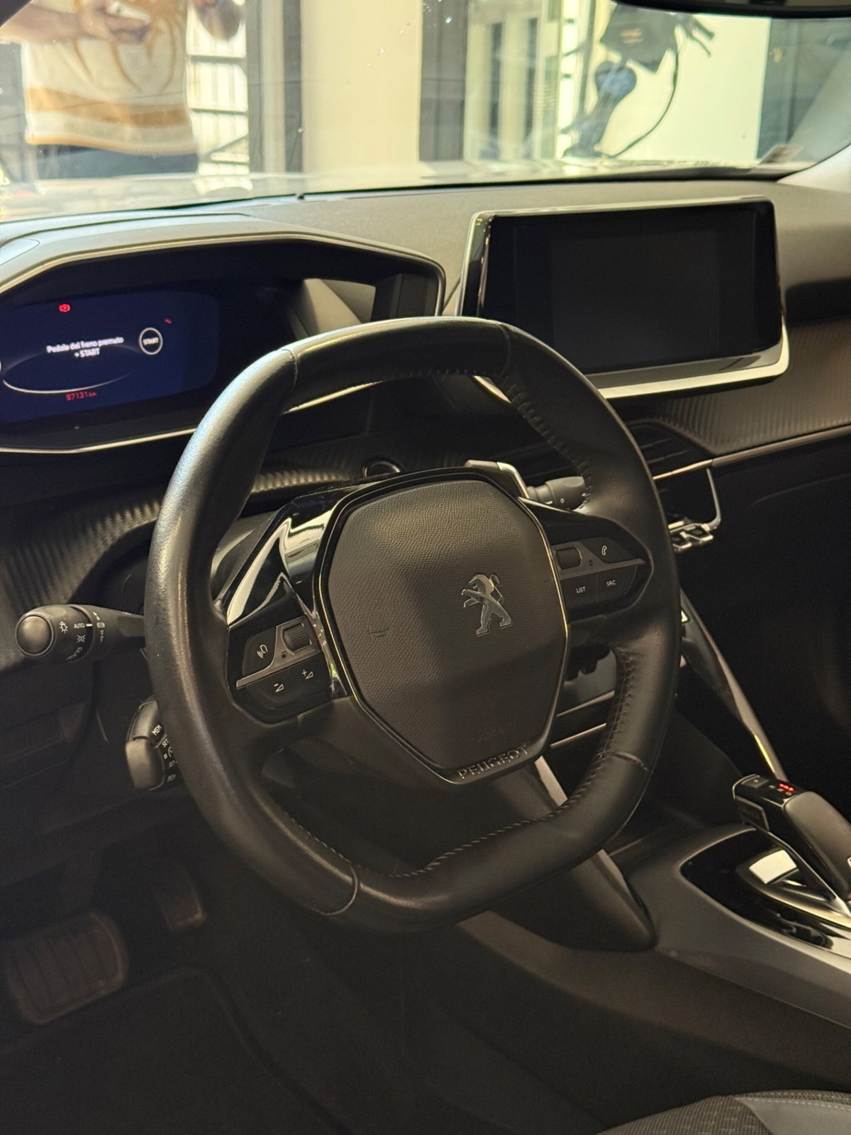 Peugeot 2008 BlueHDi 130 S&S EAT8 Allure Navi Pack (13)