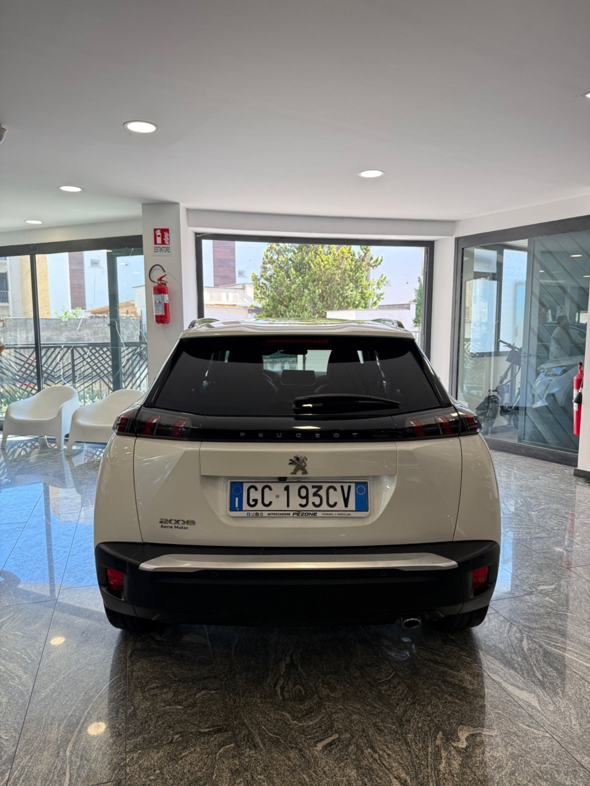 Peugeot 2008 BlueHDi 130 S&S EAT8 Allure Navi Pack (3)