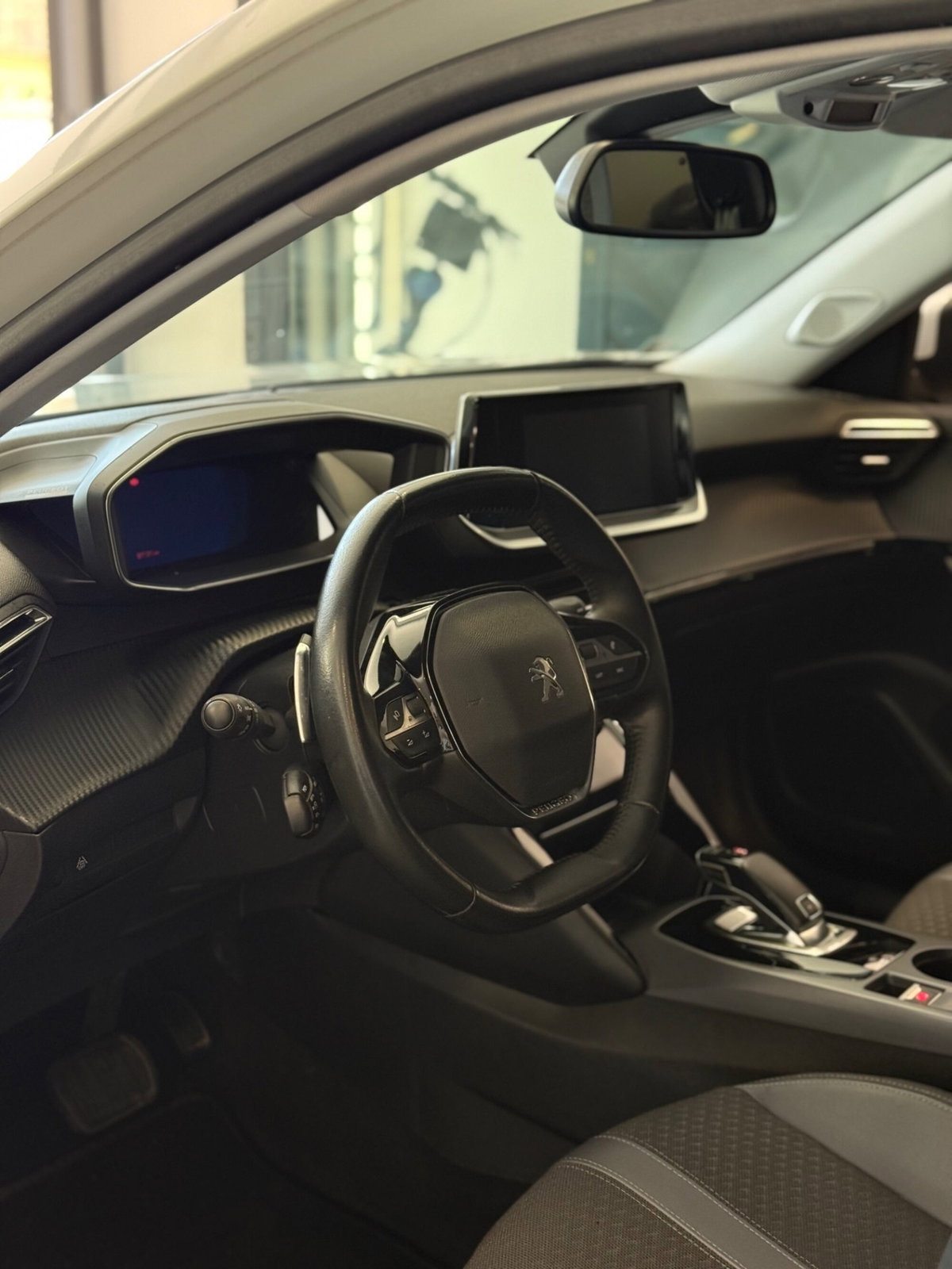 Peugeot 2008 BlueHDi 130 S&S EAT8 Allure Navi Pack (6)