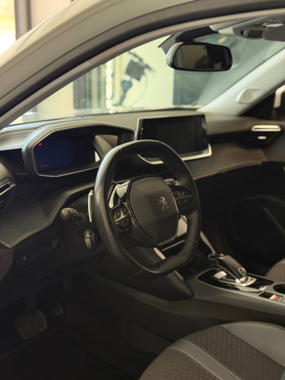 Peugeot 2008 BlueHDi 130 S&S EAT8 Allure Navi Pack (6)