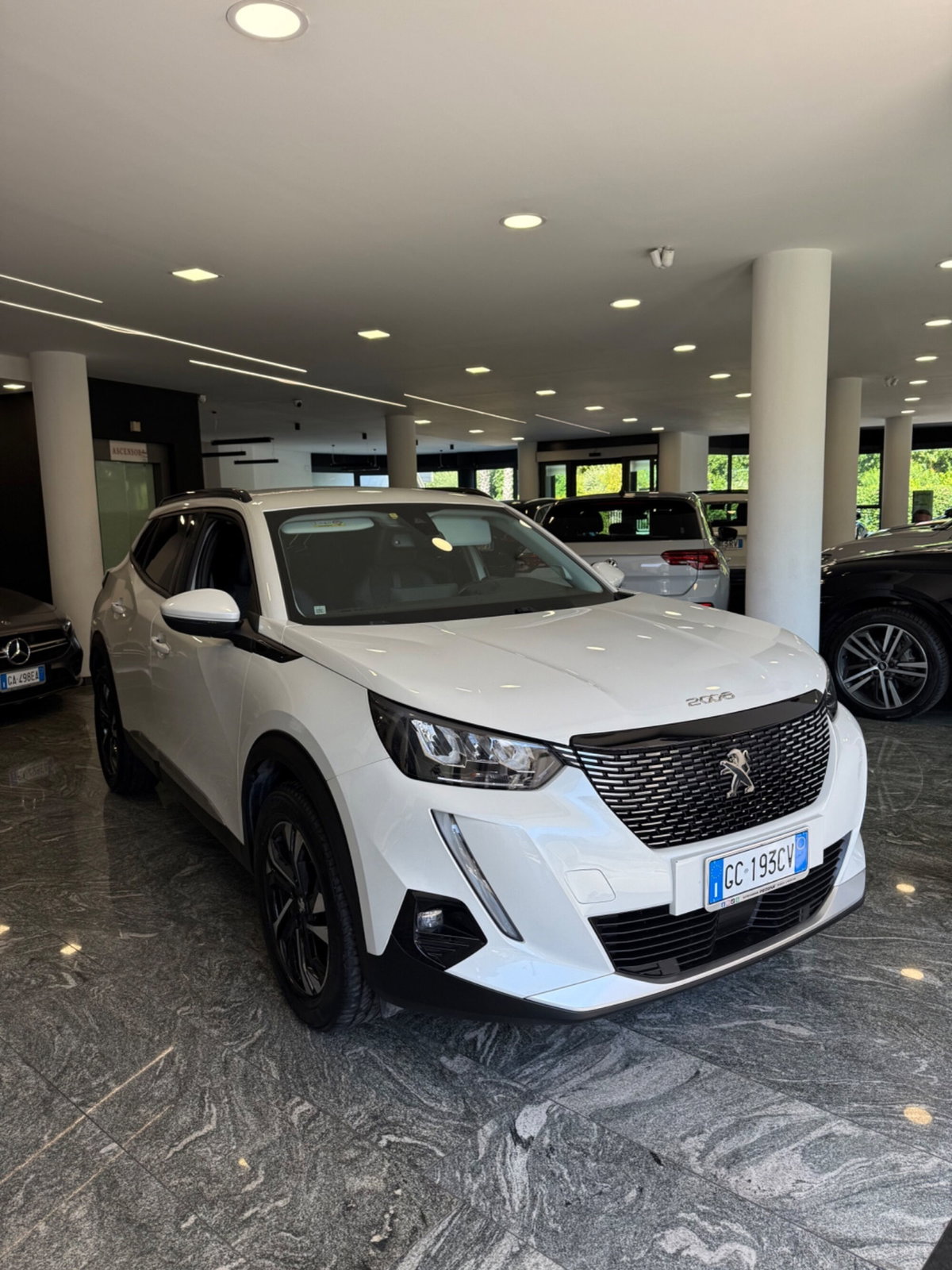 Peugeot 2008 BlueHDi 130 S&S EAT8 Allure Navi Pack (8)
