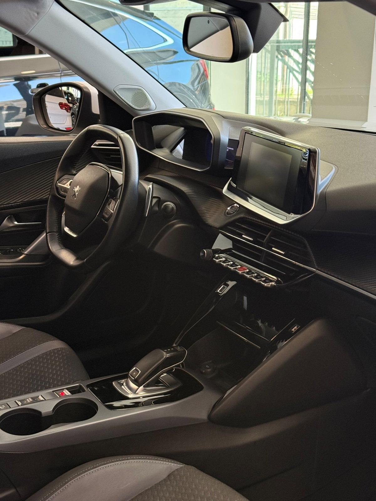 Peugeot 2008 BlueHDi 130 S&S EAT8 Allure Navi Pack (9)