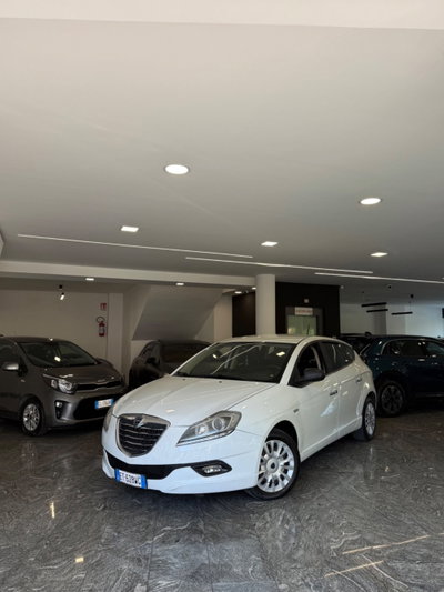 Lancia Delta 1.6 MJT DPF 105 CV Silver usata