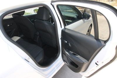 Peugeot 208 PureTech 100 Stop&Start EAT8 5 porte Allure Pack (18)