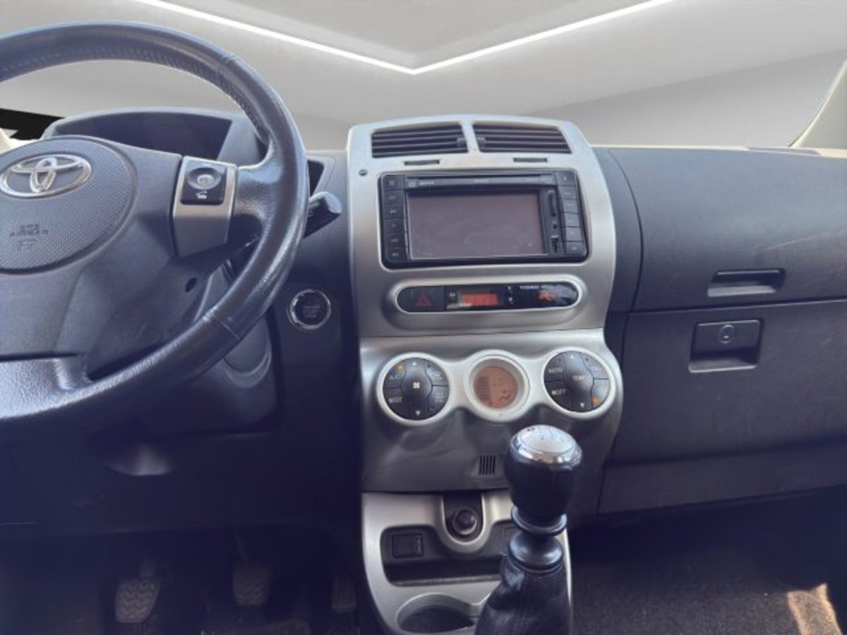 Toyota Urban Cruiser Cruiser 1.D-4D AWD (14)