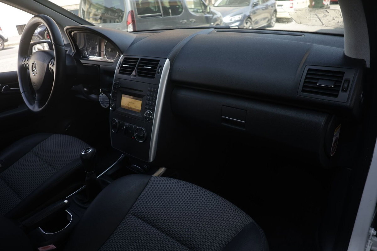 Mercedes-Benz Classe A 180 CDI Avantgarde (9)