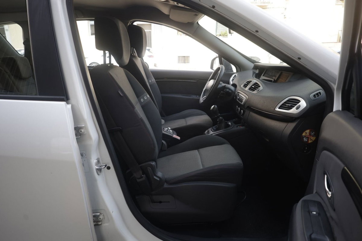 Renault Grand Scénic 1.5 dci energy Business 110cv (11)