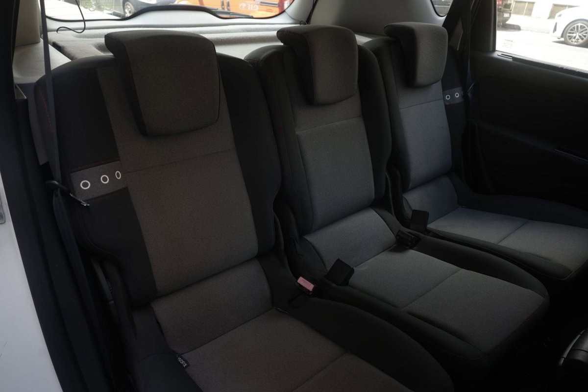 Renault Grand Scénic 1.5 dci energy Business 110cv (12)
