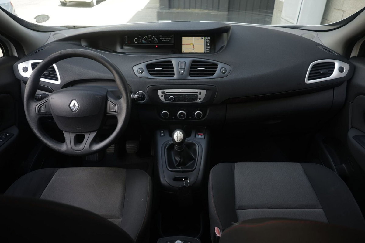 Renault Grand Scénic 1.5 dci energy Business 110cv (2)