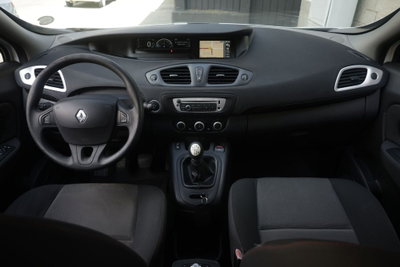 Renault Grand Scénic 1.5 dci energy Business 110cv (2)