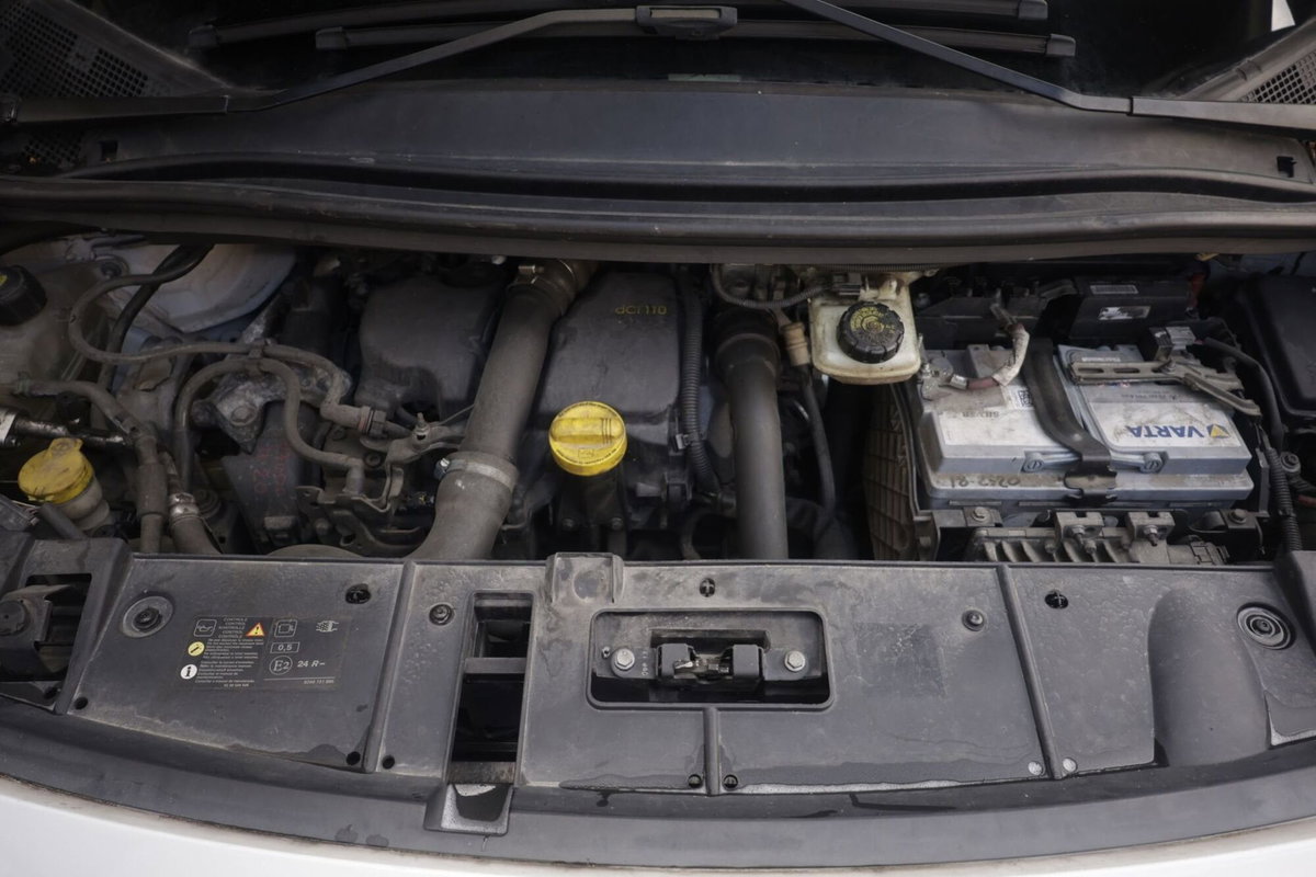 Renault Grand Scénic 1.5 dci energy Business 110cv (20)