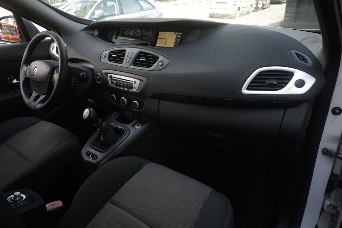 Renault Grand Scénic 1.5 dci energy Business 110cv (9)