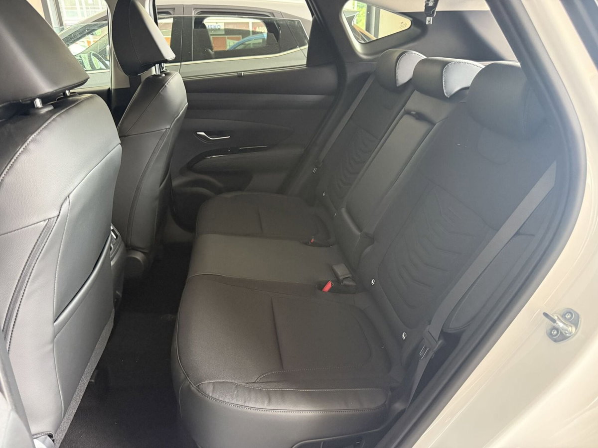 Hyundai Tucson 1.6 hev Exellence 2wd auto (13)