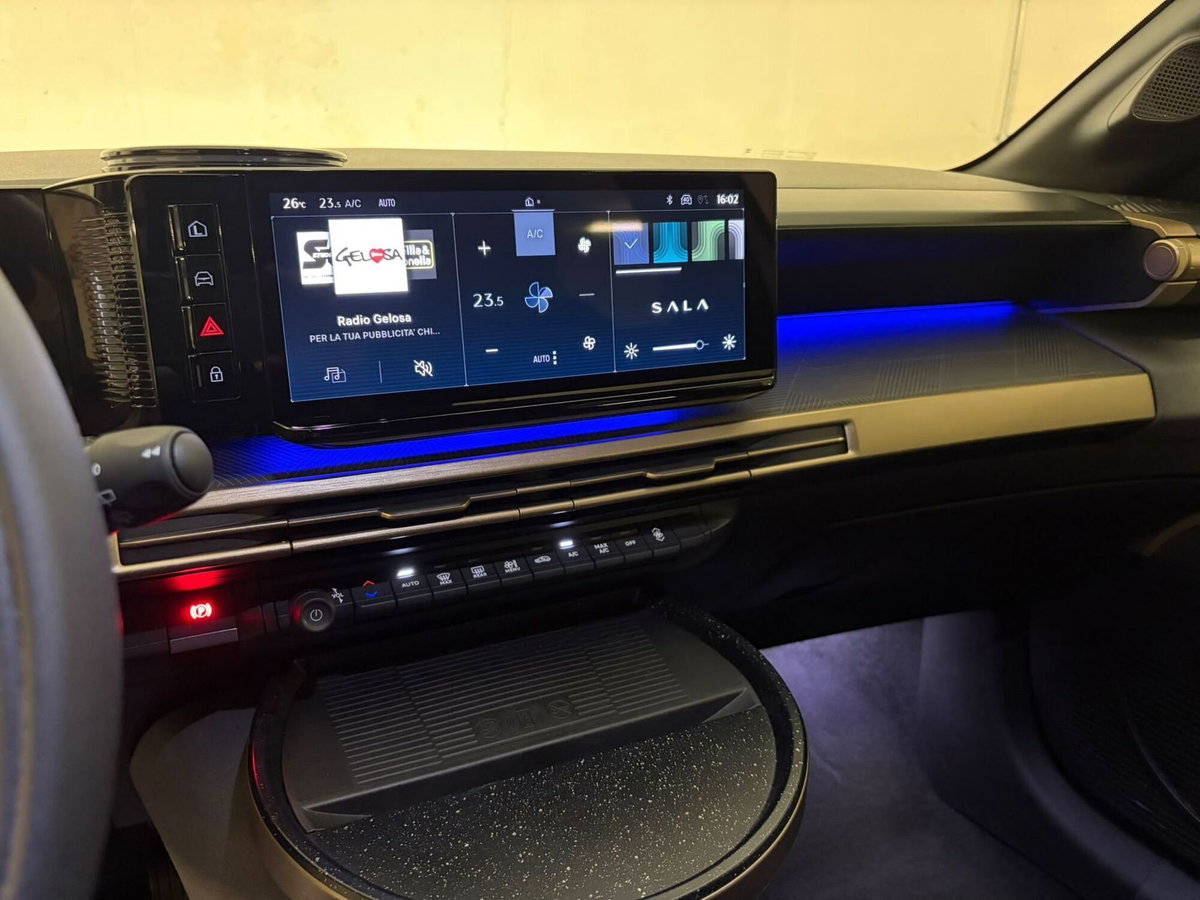 Lancia Ypsilon 54kWh LX 156cv (11)