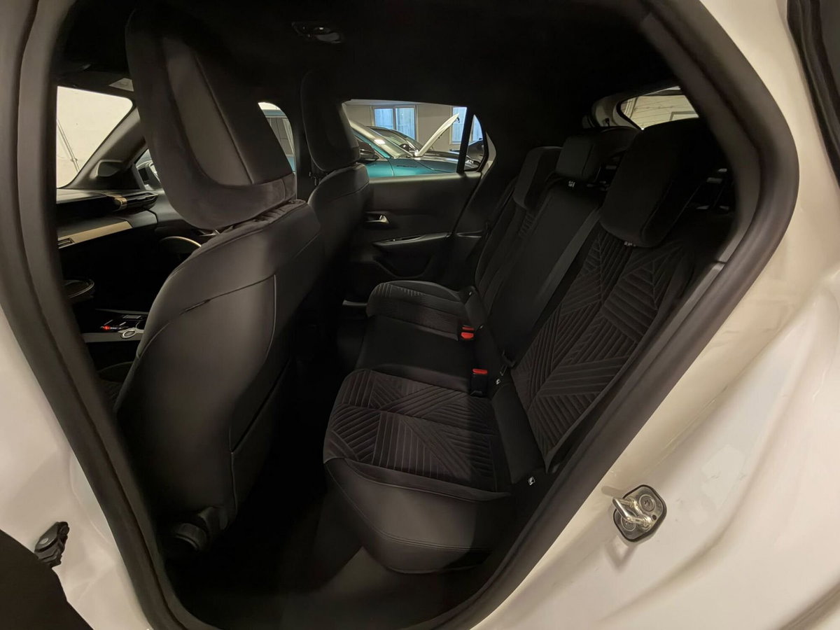 Lancia Ypsilon 54kWh LX 156cv (13)