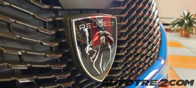 Peugeot 2008 BlueHDi 130 S&S EAT8 Allure Pack (13)