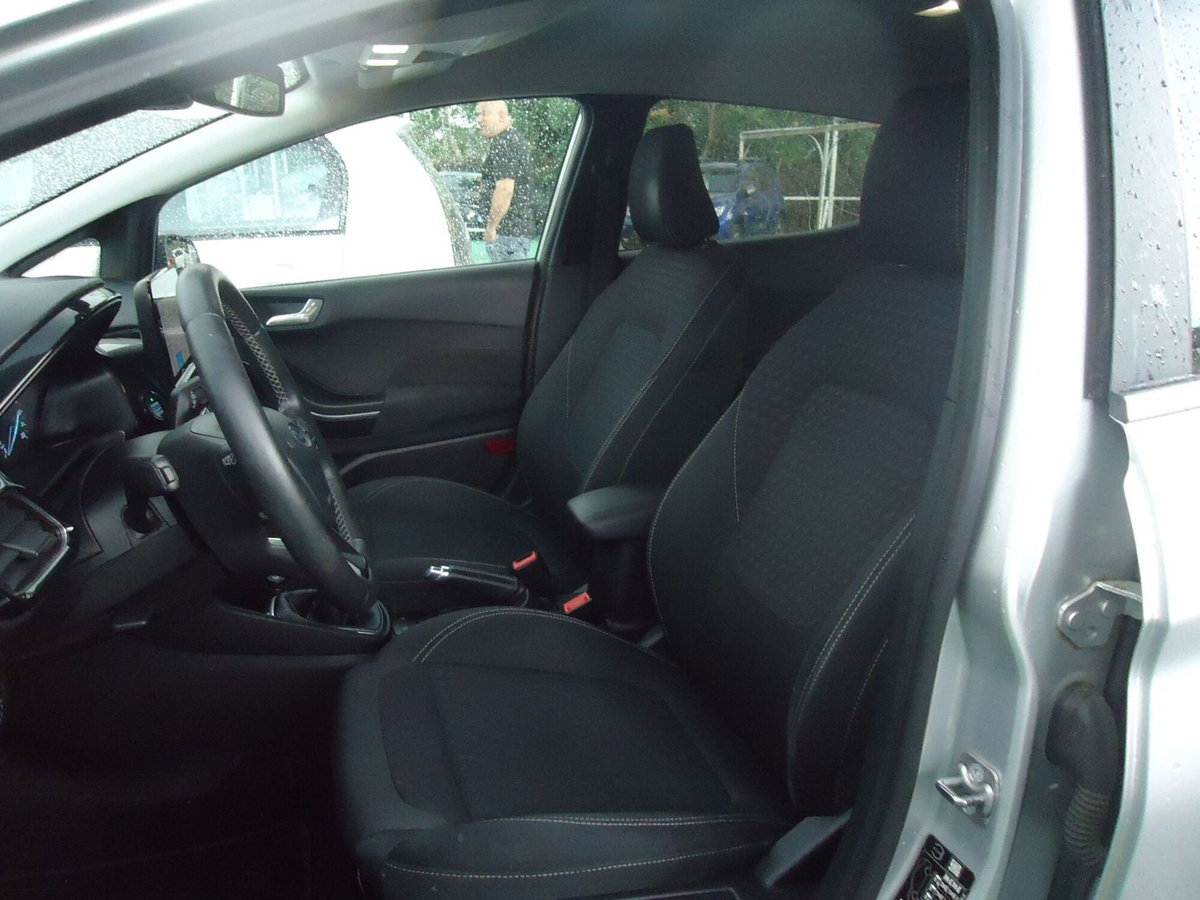 Ford Fiesta 1.1 85 CV 5 porte Titanium (6)