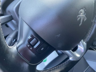 Peugeot 2008 BlueHDi 100 S&S Allure (11)