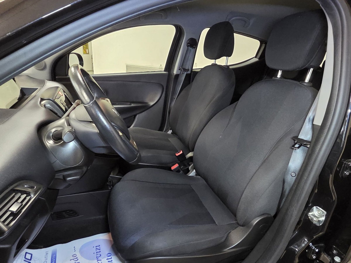 Lancia Ypsilon 1.2 69 CV 5 porte GPL Ecochic Gold (10)
