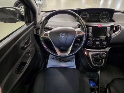 Lancia Ypsilon 1.2 69 CV 5 porte GPL Ecochic Gold (12)