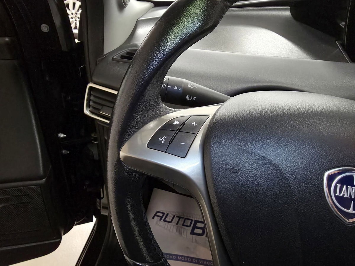 Lancia Ypsilon 1.2 69 CV 5 porte GPL Ecochic Gold (17)