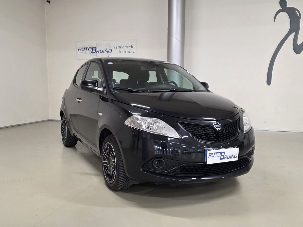 Lancia Ypsilon 1.2 69 CV 5 porte GPL Ecochic Gold (3)