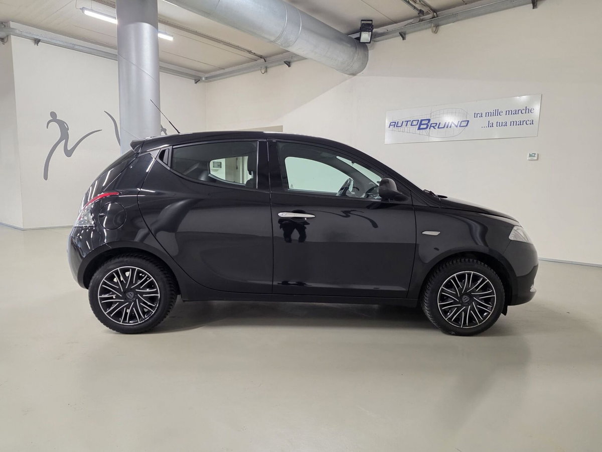 Lancia Ypsilon 1.2 69 CV 5 porte GPL Ecochic Gold (4)