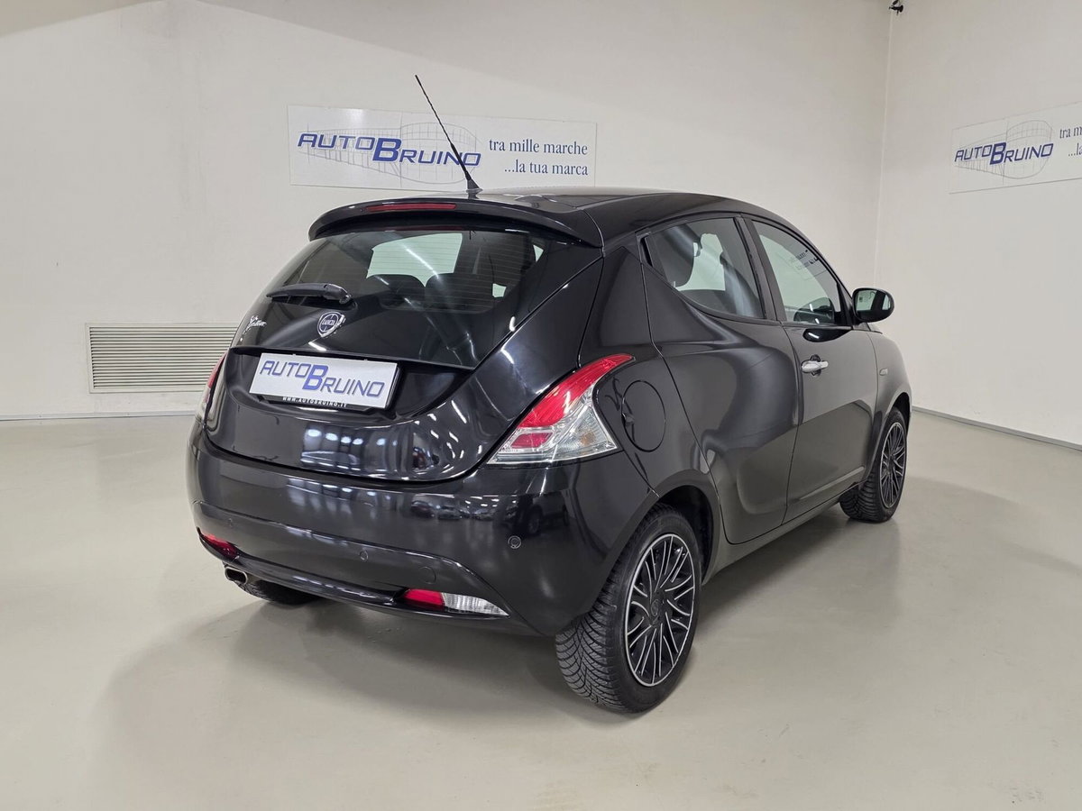 Lancia Ypsilon 1.2 69 CV 5 porte GPL Ecochic Gold (5)