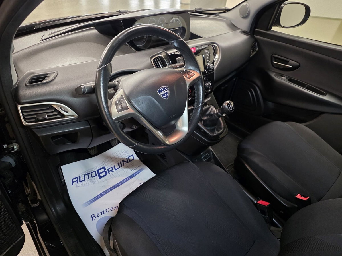 Lancia Ypsilon 1.2 69 CV 5 porte GPL Ecochic Gold (9)
