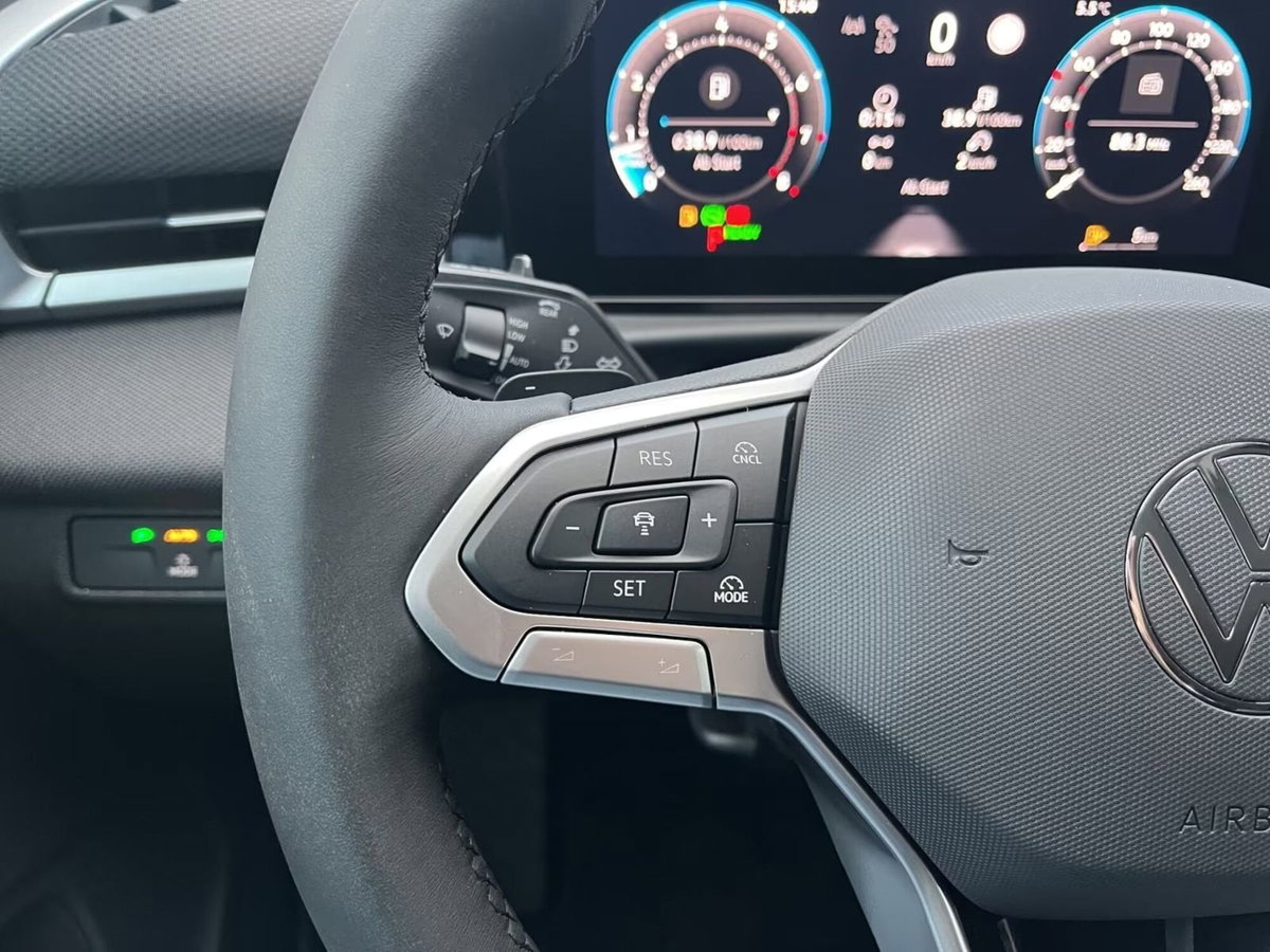 Volkswagen T-Roc 1.5 etsi Life 115cv dsg (10)