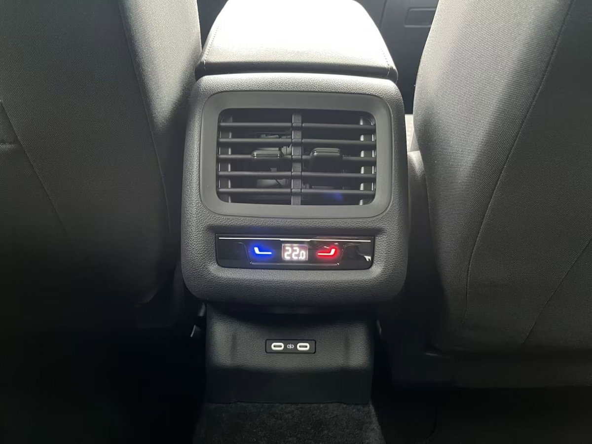 Volkswagen T-Roc 1.5 etsi Life 115cv dsg (13)