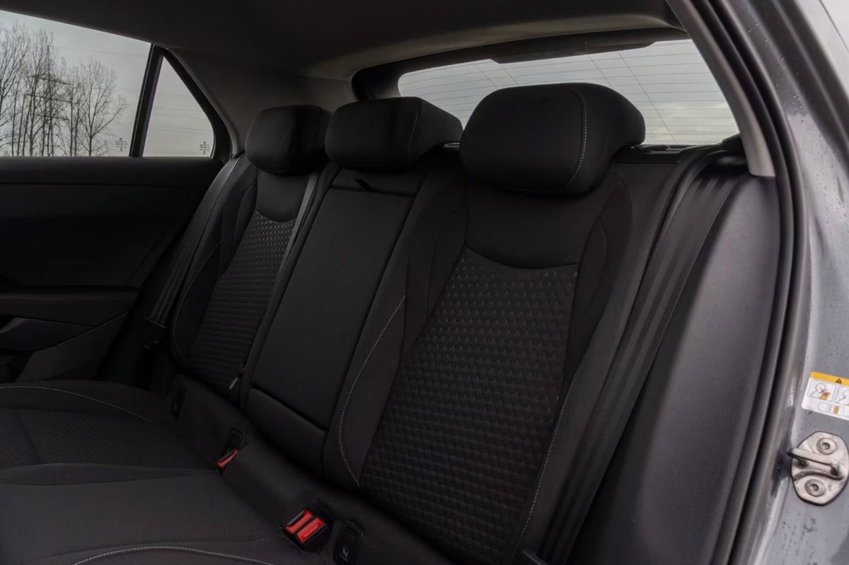 Volkswagen T-Roc 1.5 etsi Life 115cv dsg (11)