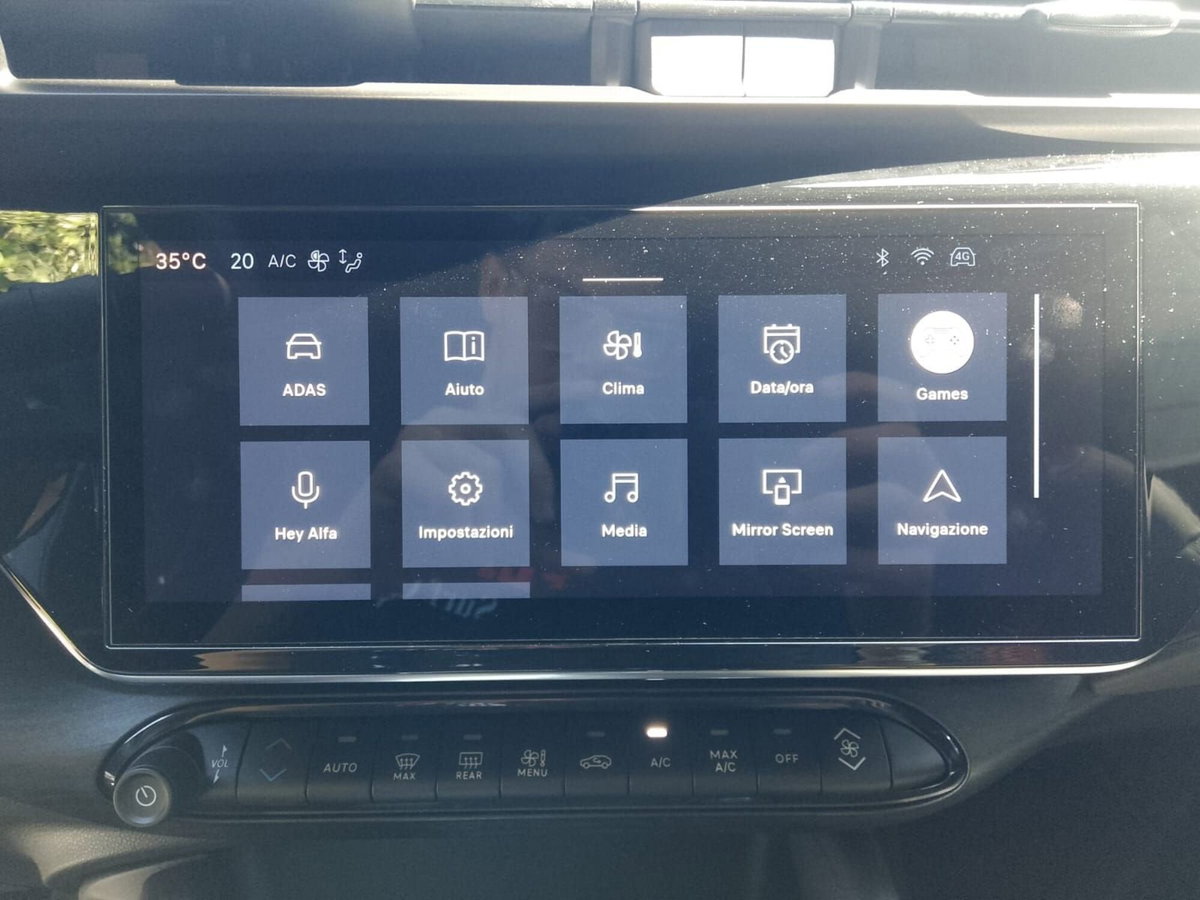 Alfa Romeo Junior 1.2 ibrida Sport Speciale 145cv edct6 (11)