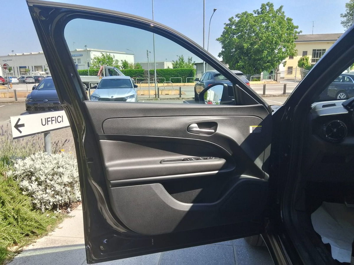Alfa Romeo Junior 1.2 ibrida Sport Speciale 145cv edct6 (17)