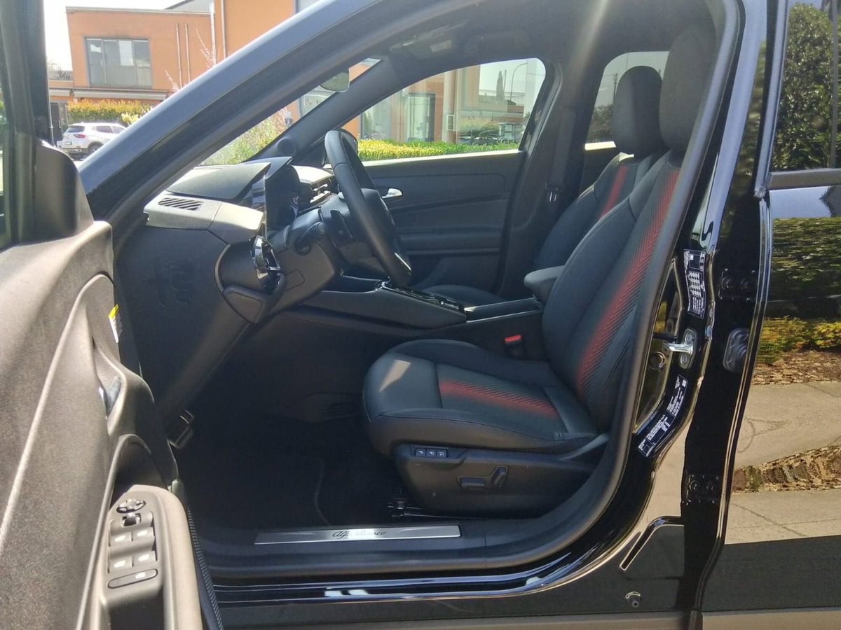 Alfa Romeo Junior 1.2 ibrida Sport Speciale 145cv edct6 (20)