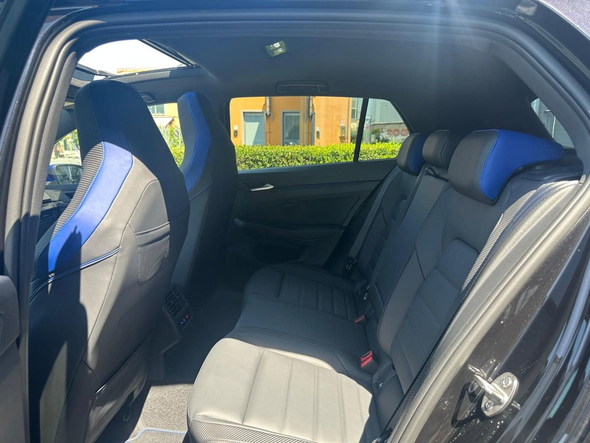 Volkswagen Golf 2.0 TSI R DSG 4Motion 20 years (15)