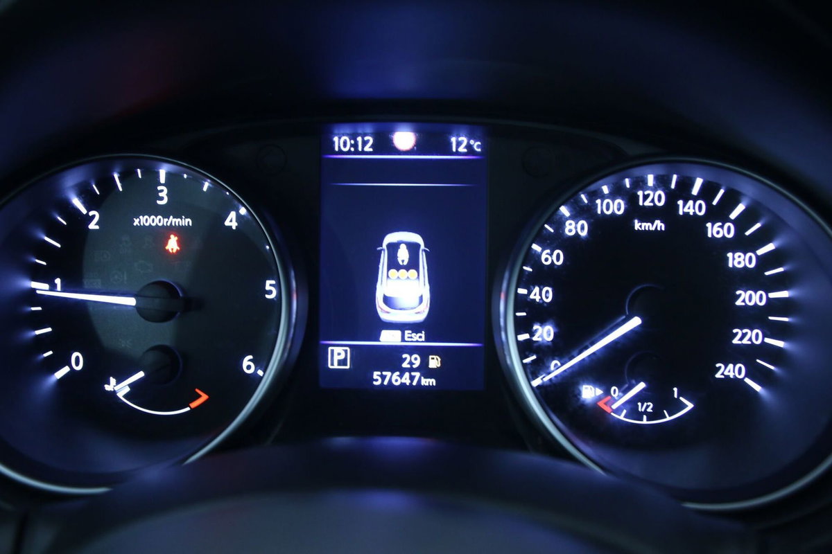 Nissan Qashqai 1.5 dCi 115 CV DCT N-Connecta (11)