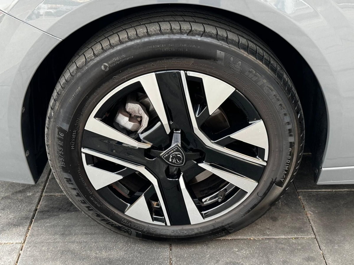 Peugeot 208 PureTech 100 Stop&Start 5 porte Allure (7)