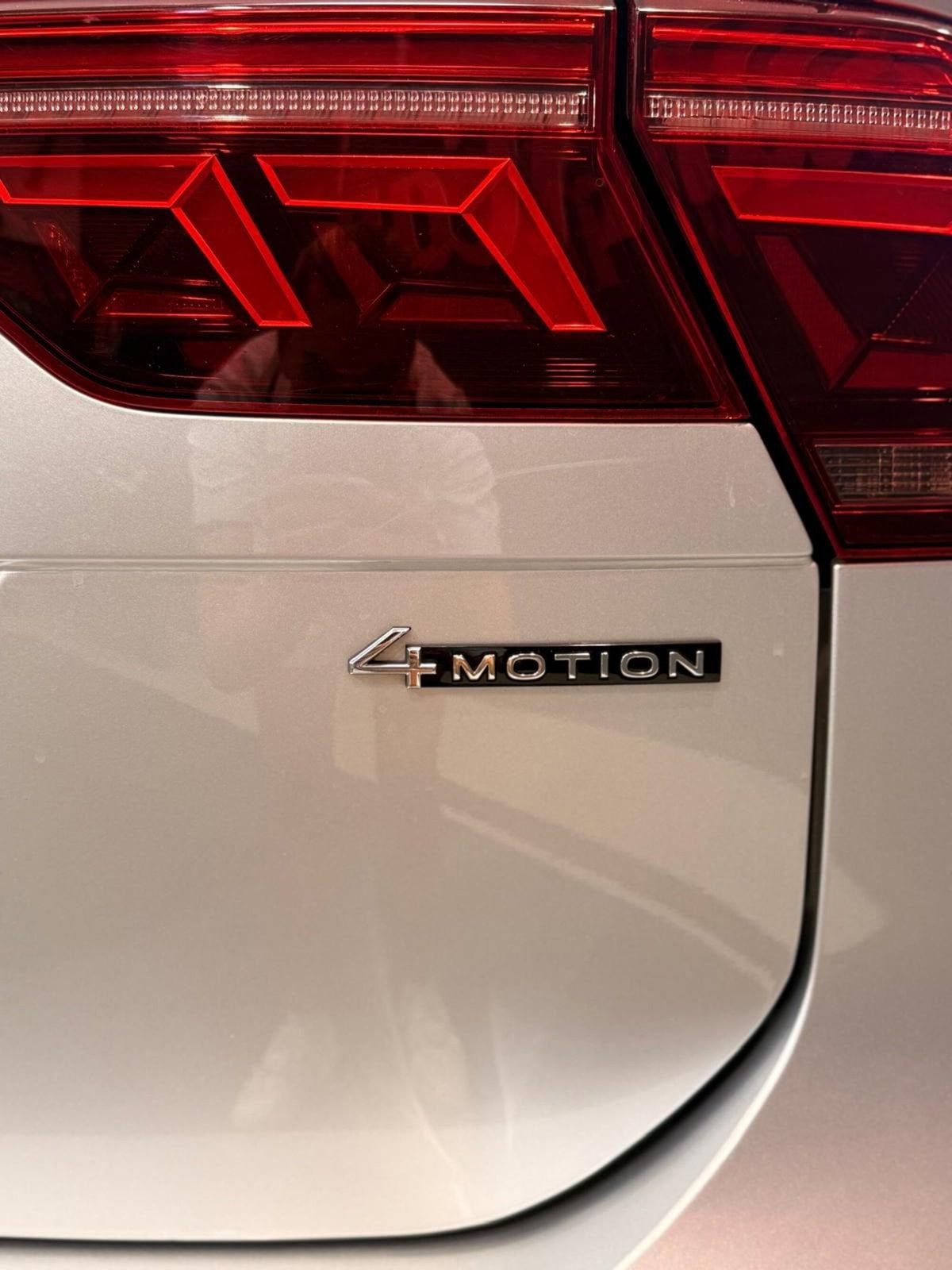 Volkswagen Tiguan Allspace 2.0 TDI SCR DSG 4MOTION R-Line (11)