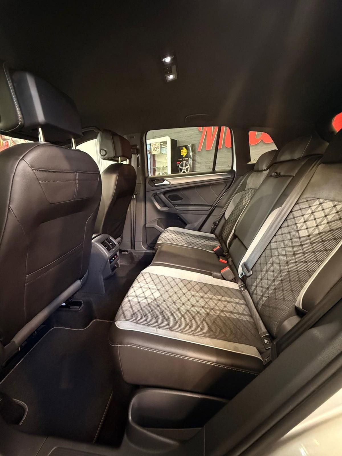 Volkswagen Tiguan Allspace 2.0 TDI SCR DSG 4MOTION R-Line (19)