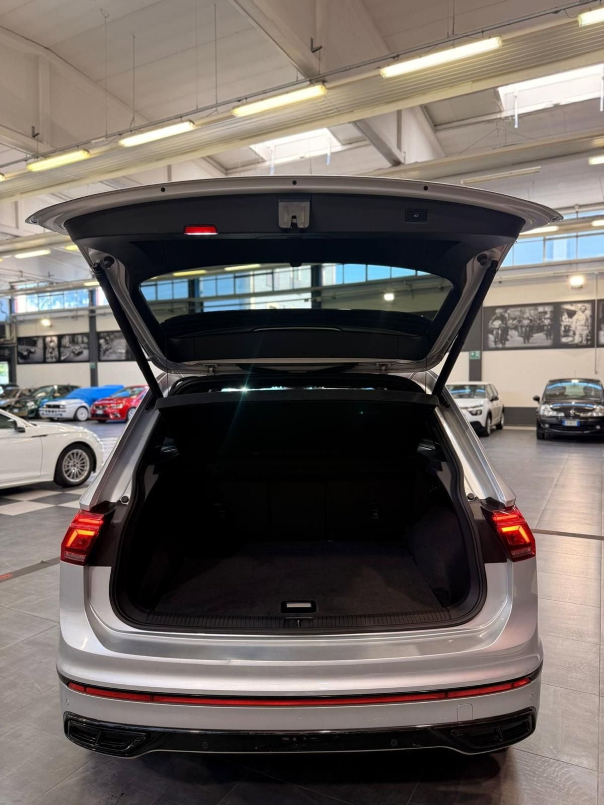 Volkswagen Tiguan Allspace 2.0 TDI SCR DSG 4MOTION R-Line (9)