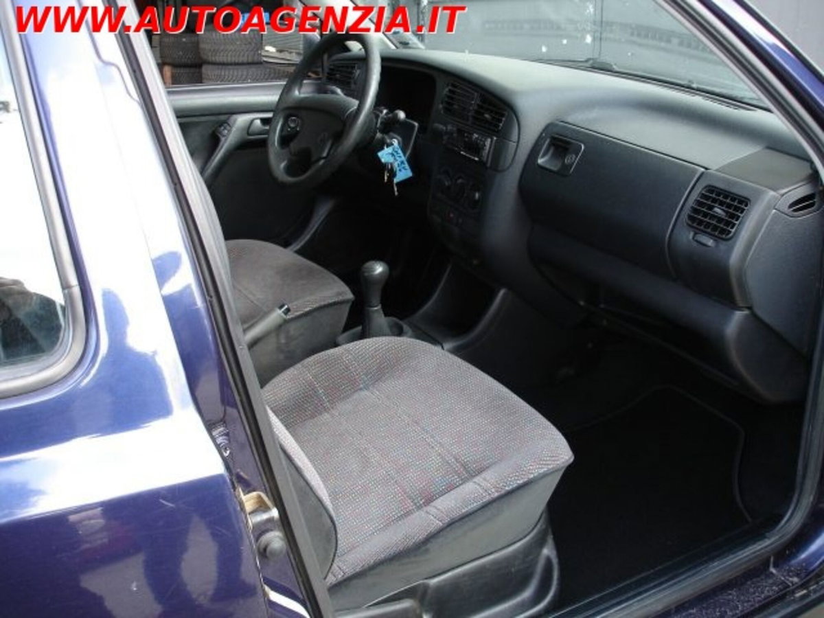 Volkswagen Golf 1.6 cat 5 porte GL (11)