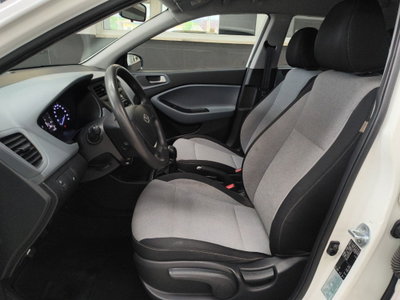 Hyundai i20 1.2 5 porte Classic (9)